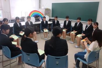 仙台市内で働く保育士の先生方と学生の懇談会を開催しました