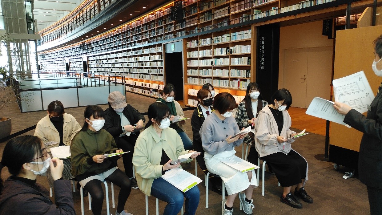 図書館司書課程履修者が多賀城市立図書館にいってきました!