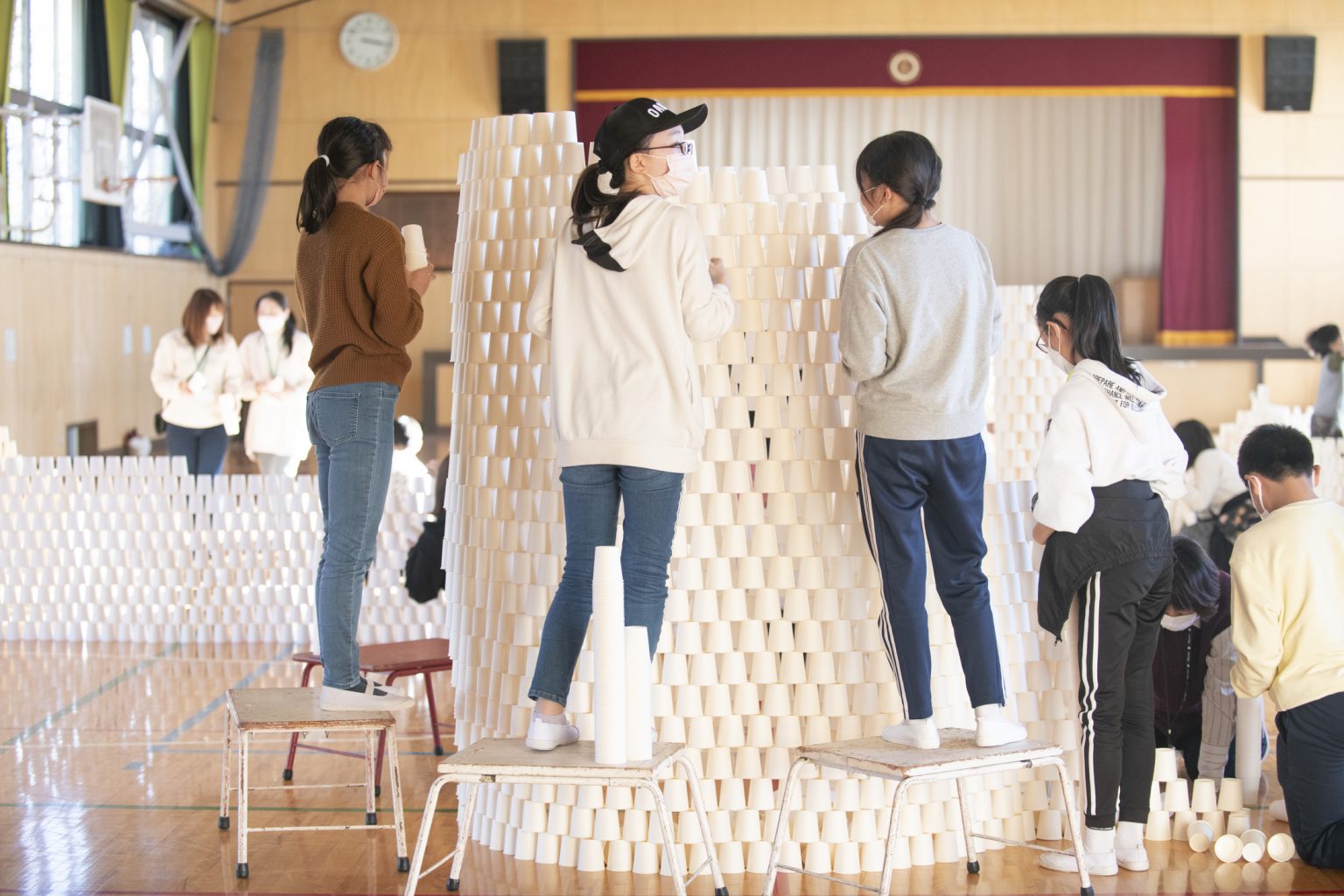 前橋市元総社小学校で「紙コップアート」のワークショップを開催いたしました。