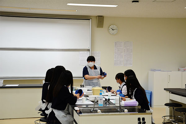 奈良県立商業高等学校の大学見学会が開催されました。