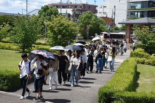 夏季休暇に入って初のオープンキャンパスが開かれ3100人が来場しました／次回は8月4日（日）に開催します