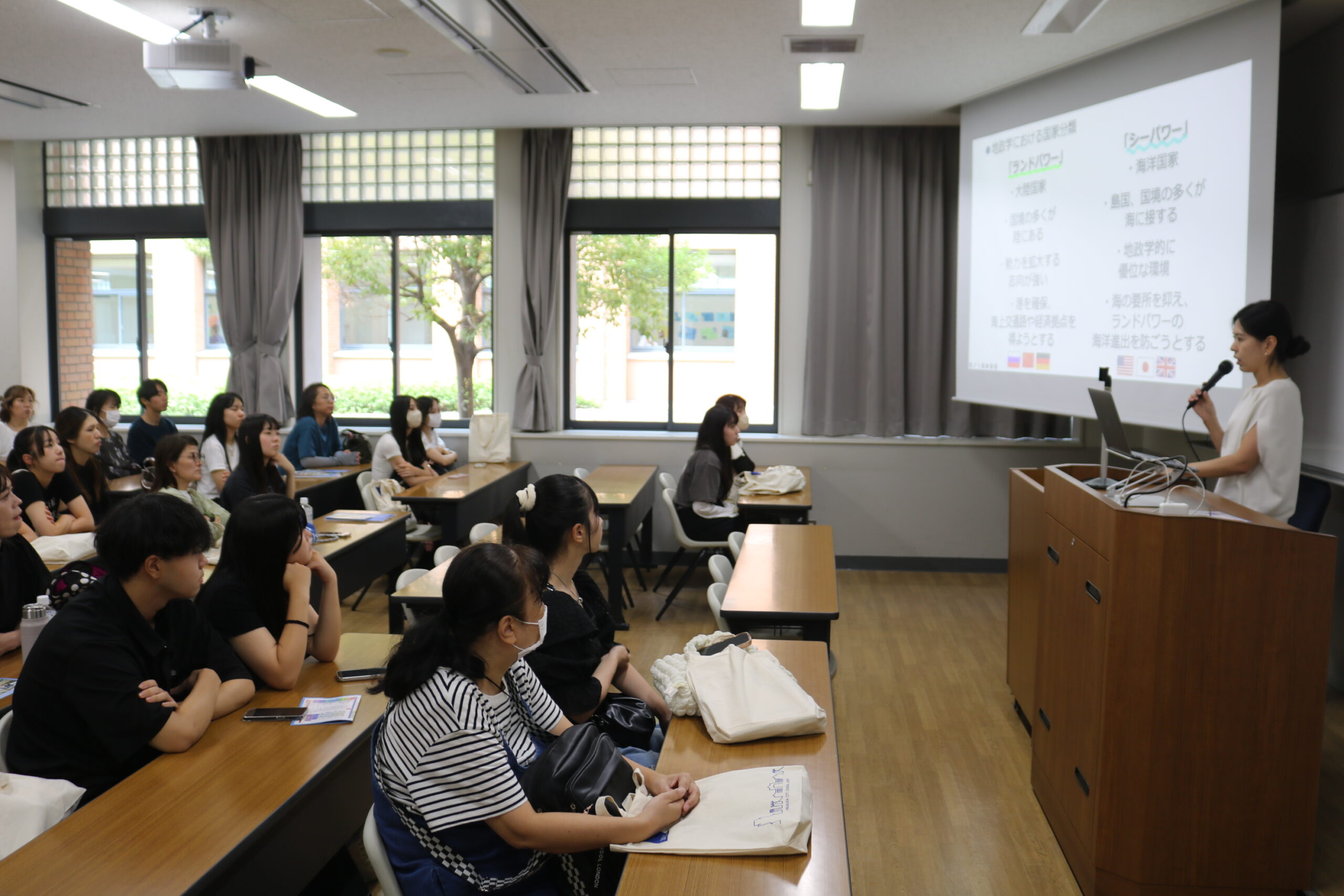 夏季休暇に入って2回目のオープンキャンパスが開かれ約3200人が訪れました／次回は８月24日（土）に開催します