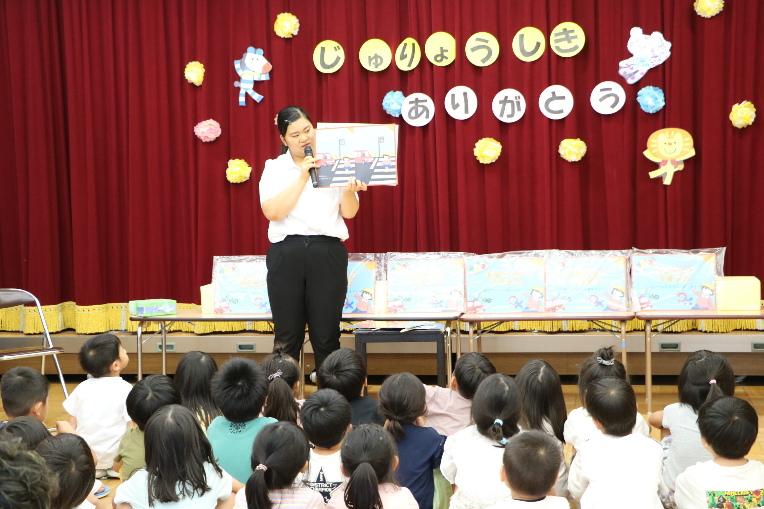 幼児用教材「交通安全指差しガイドブック」を認定こども園・幼稚園等へ寄贈しました