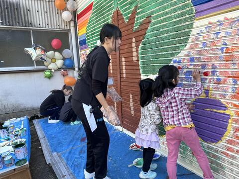 シャッターアートの会_with東郷の子どもたち