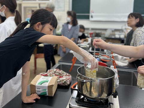 【公開講座レポート】『福井の食を知る③ 「ふくいの伝統野菜」～花らっきょう漬作り体験～』　