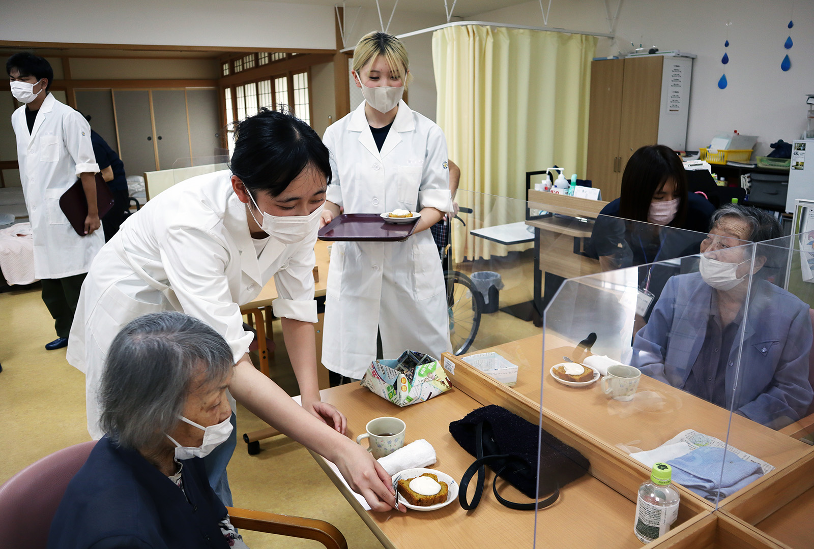 特別養護老人ホーム三思園へ手作りおやつの提供を行いました