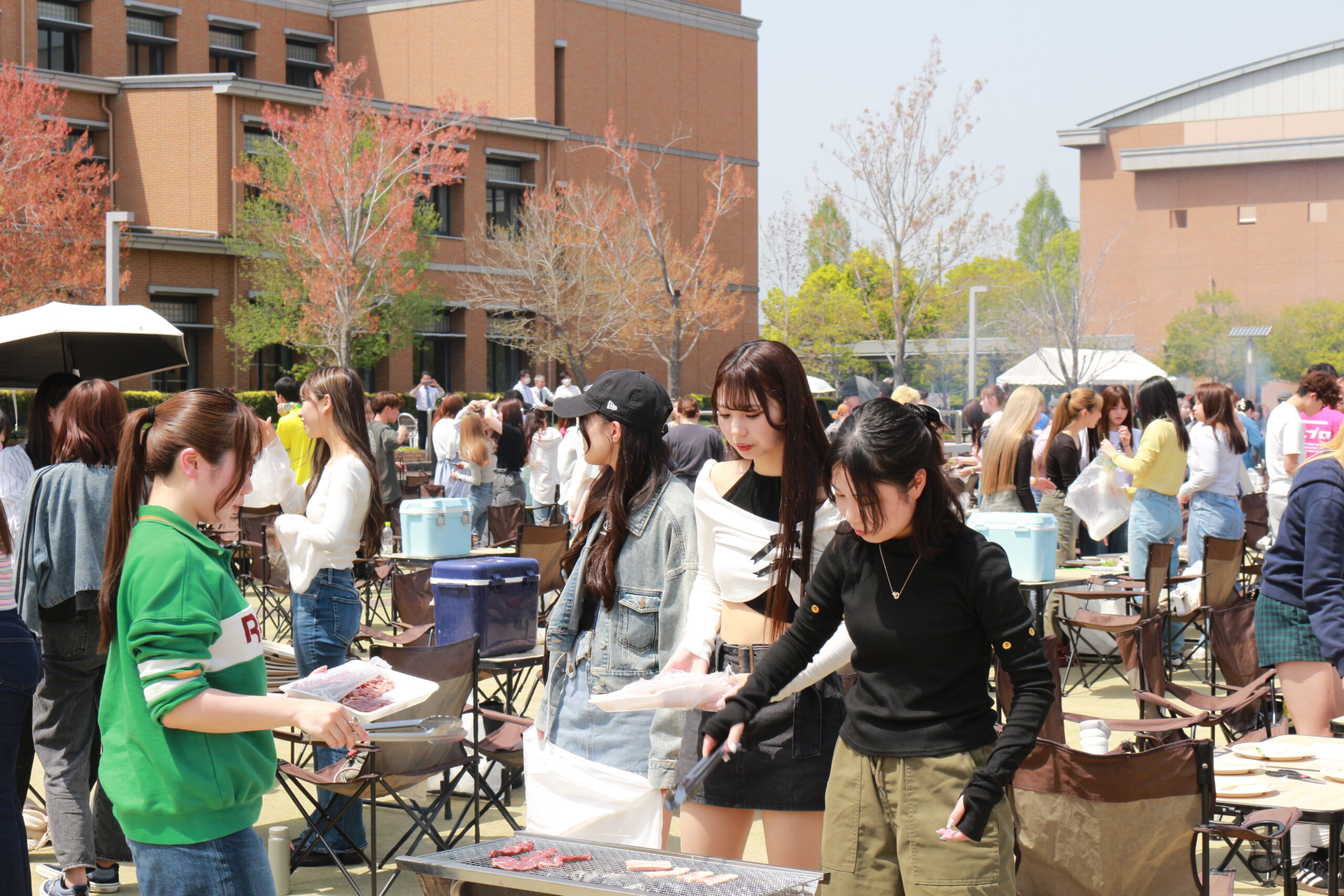 新学期の仲間づくりを支援するドプロの「BBQ@学生広場」に740人が参加しました