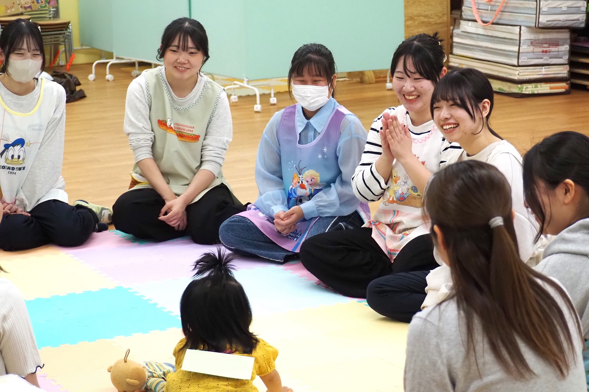 【幼児教育科】子育てパパ・ママ座談会を開催しました