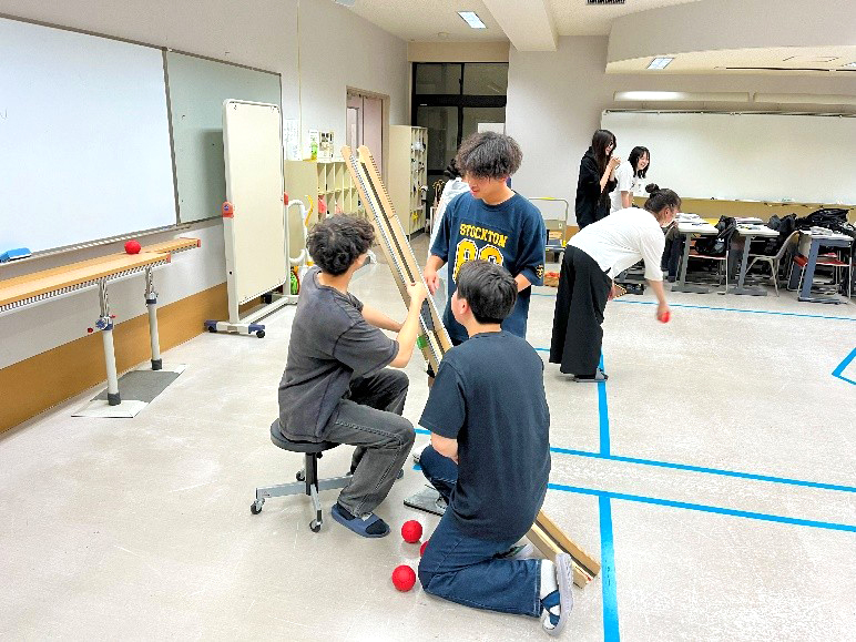 ＜理学療法学課程＞パラスポーツの魅力に触れる特別授業を行いました。