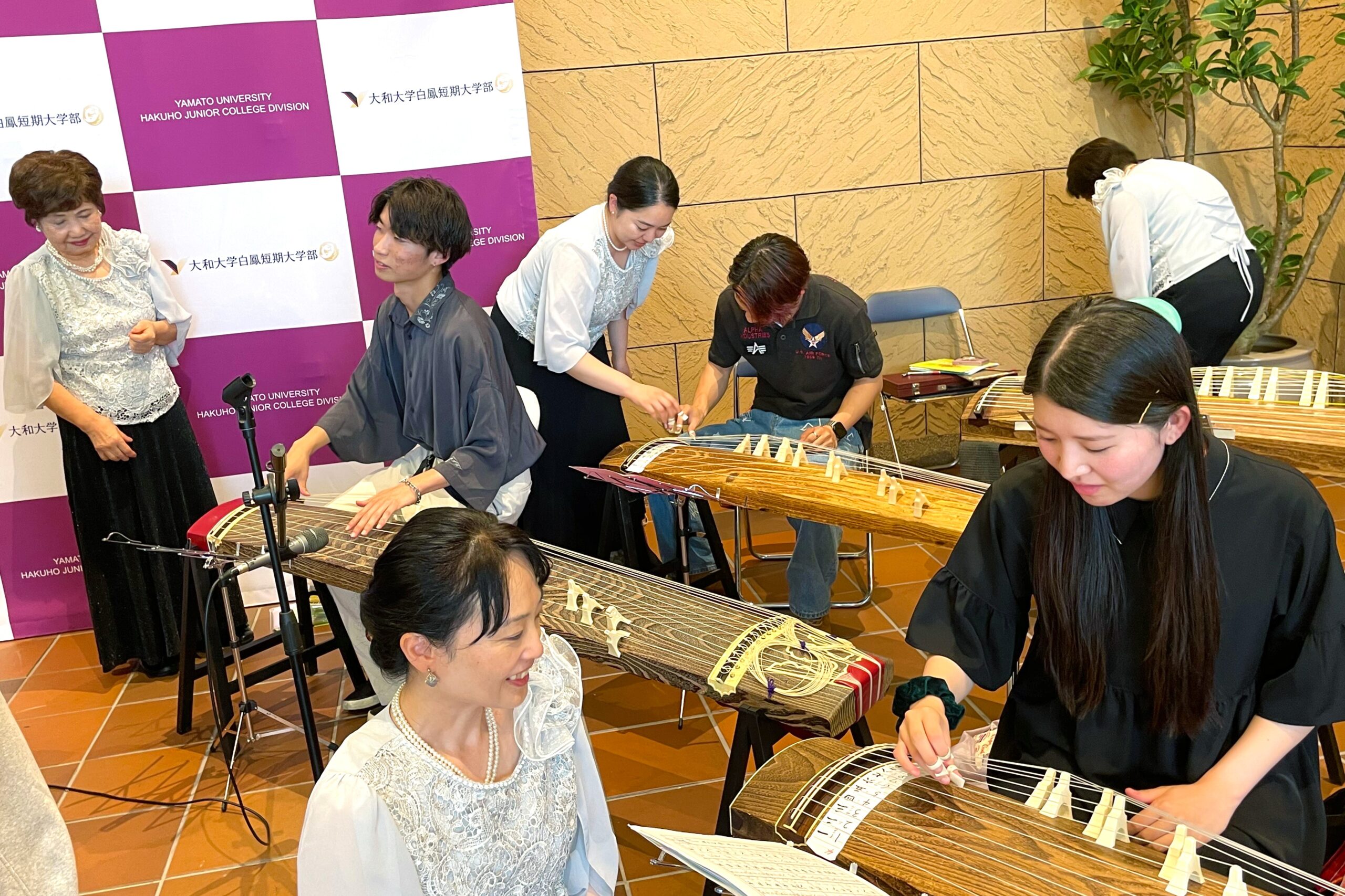 ランチコンサート『琴演奏会』を開催しました。
