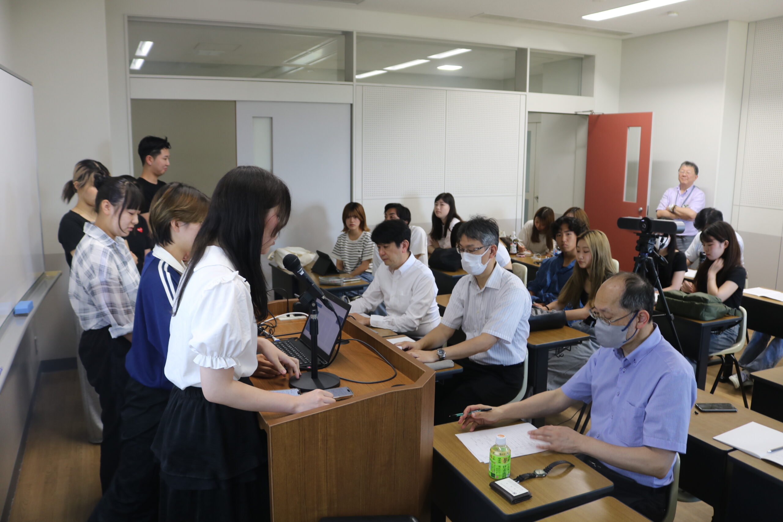 「Ｚ世代に向けた植物性アイスとは･･･」をテーマにした春学期のＰＢＬ（課題解決型授業）のプレゼンテーションが開かれました