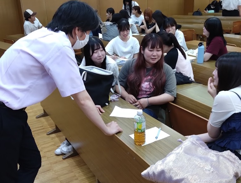 【授業紹介】[保育実習指導ⅠＢ]子ども教育学科３年生/子ども学科２年生合同による実習報告会