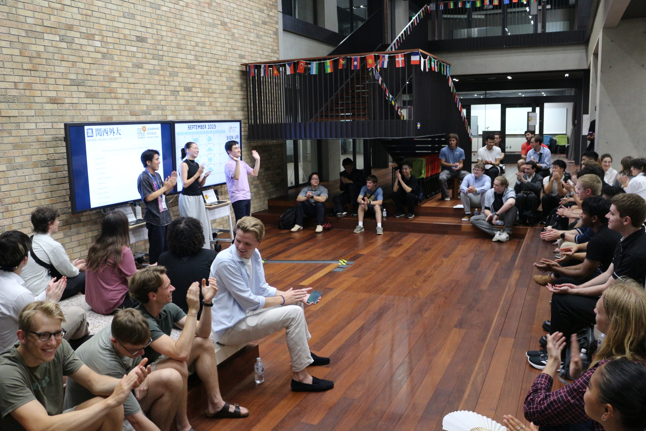 留学生と外大生が語学力を高め合う「Learning Studio」が、秋学期1回目のイベントを開きました