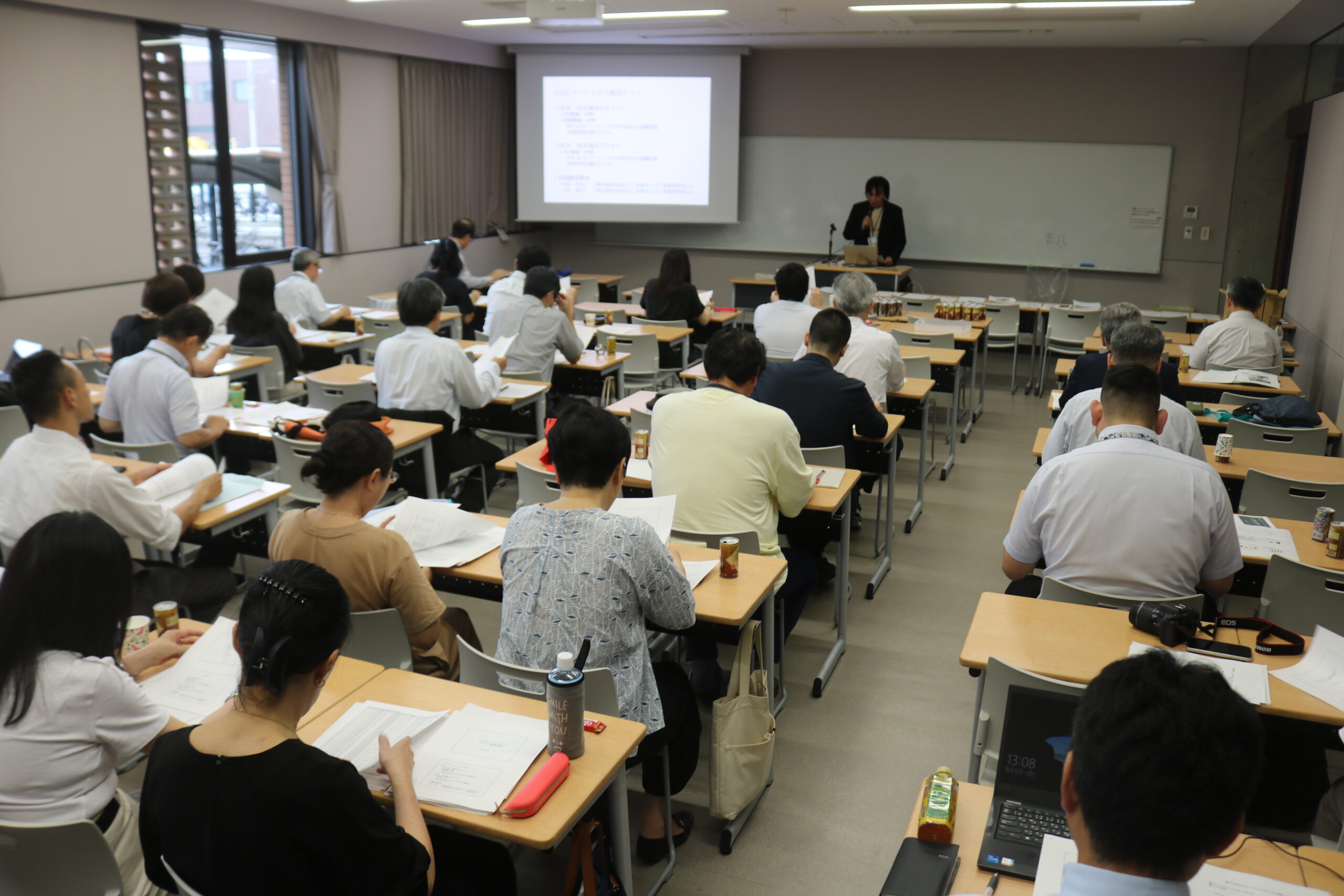 春学期期末テストの分析や授業評価などをテーマに、短期大学部の「K.G.C.ベーシックスFD研修」が開かれました