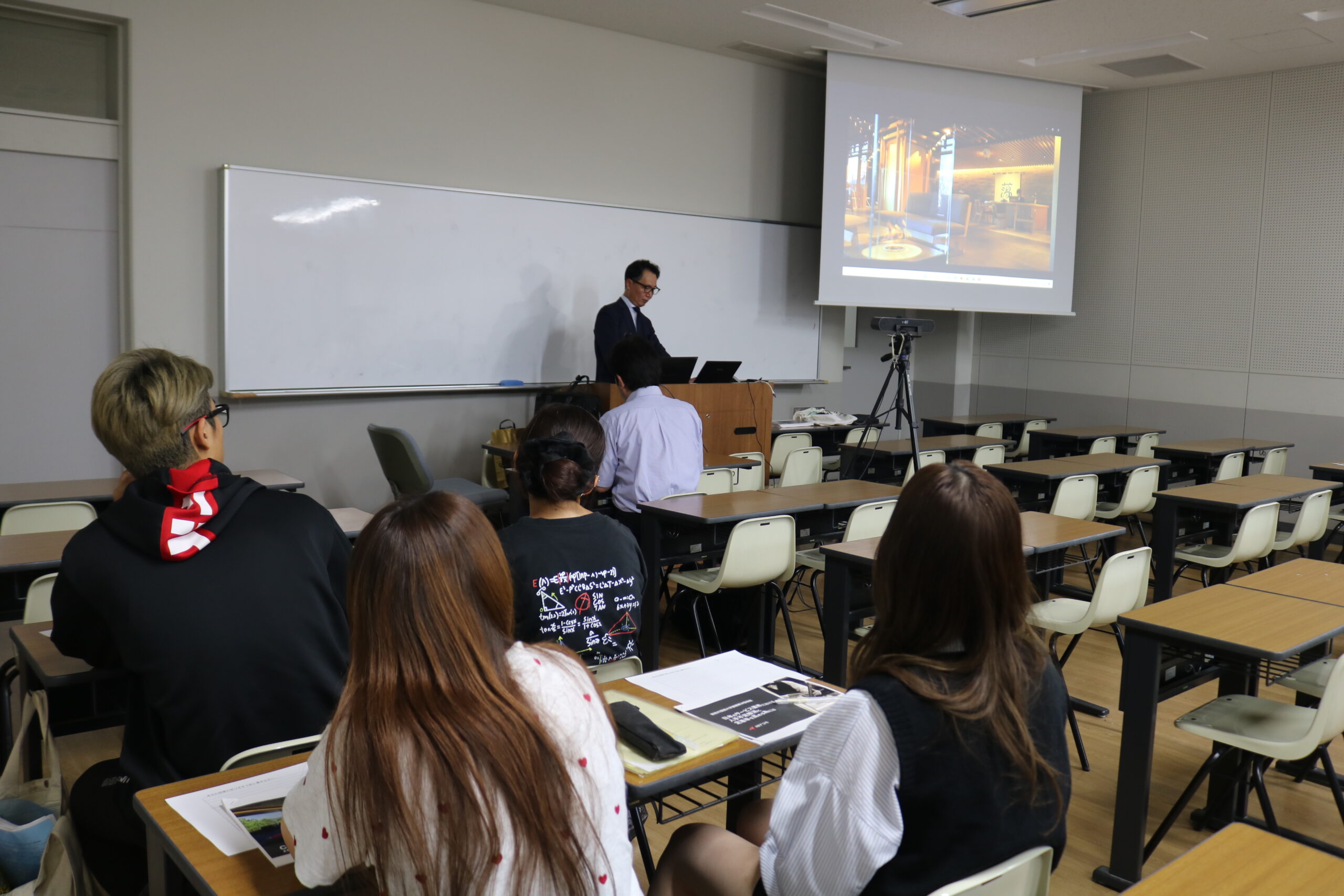 秋学期のPBLが始まりました／日本のホテル業界の人手不足解消と定着率を高める提案に取り組みます