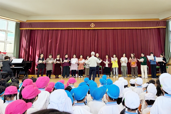 【保育学科】関西女子短期大学合唱講座＆附属幼稚園　～10月のお誕生日会に伺いました～