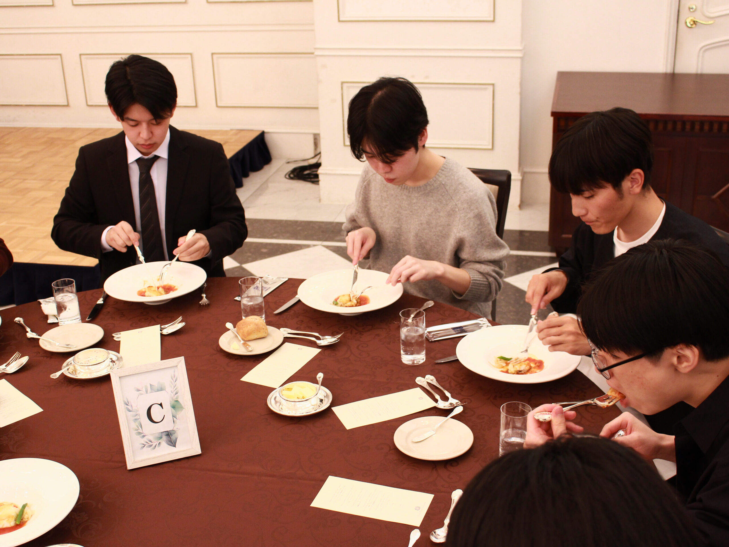 【ビジネスキャリア学科】テーブルマナー講座を実施しました