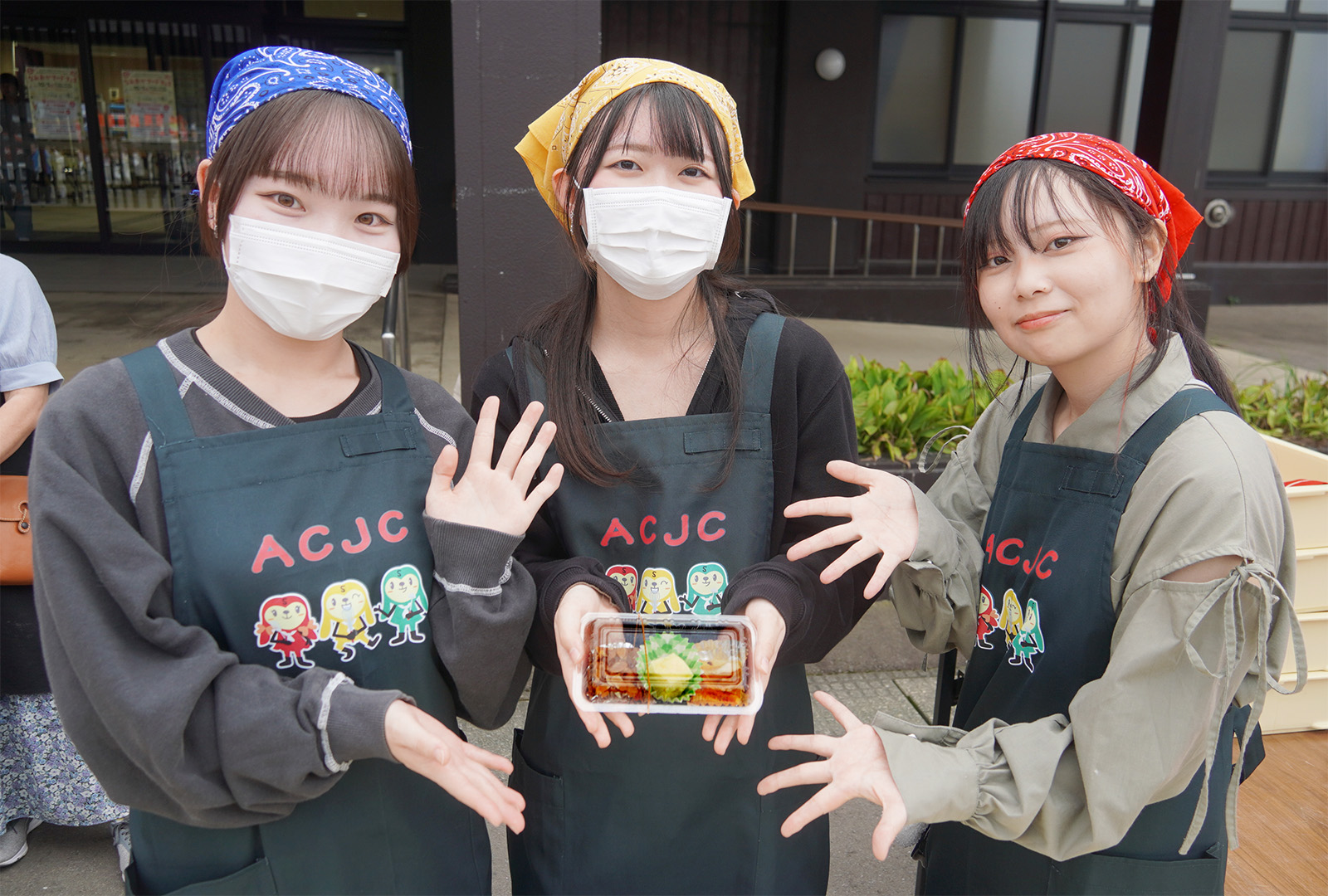 「なみおかフードフェス」で食物栄養学科の学生が考案したスイーツのお披露目会が行われました