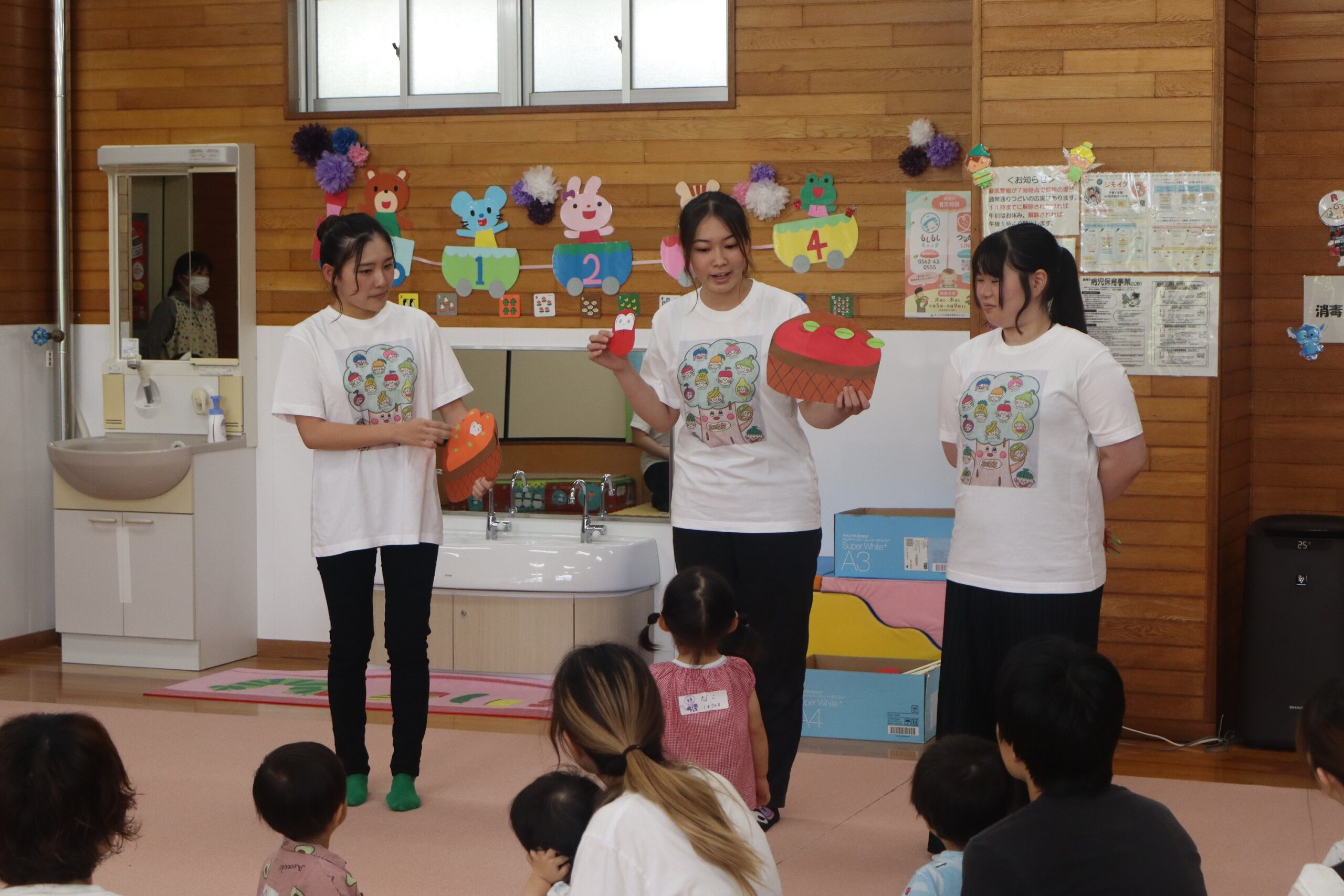 「つどいの広場～学生さんと遊ぼう～」笑顔あふれる音楽遊び