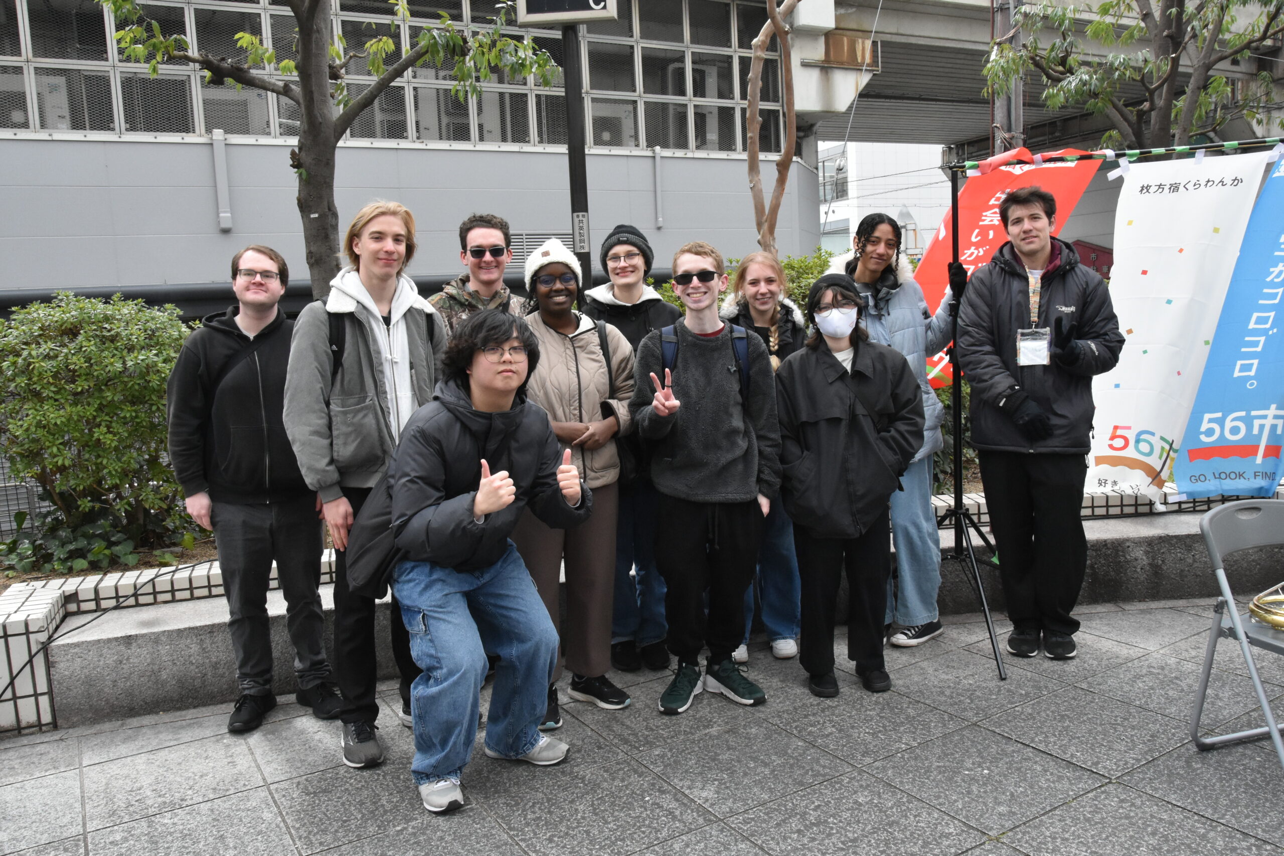 留学生が「五六市」にボランティア参加し、地域とのつながりを深めました