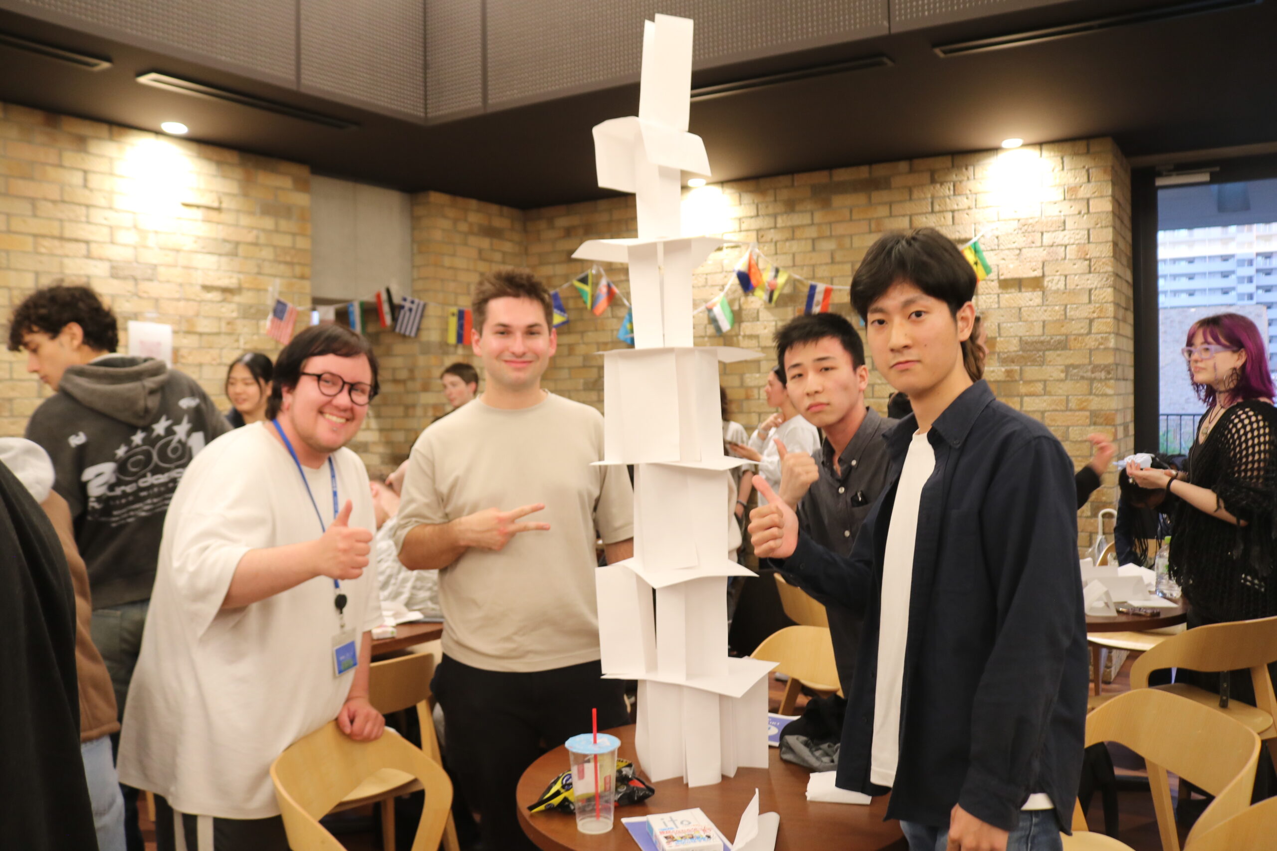 GIPの“Indoor Picnic”に新入生を含め100人が参加しました