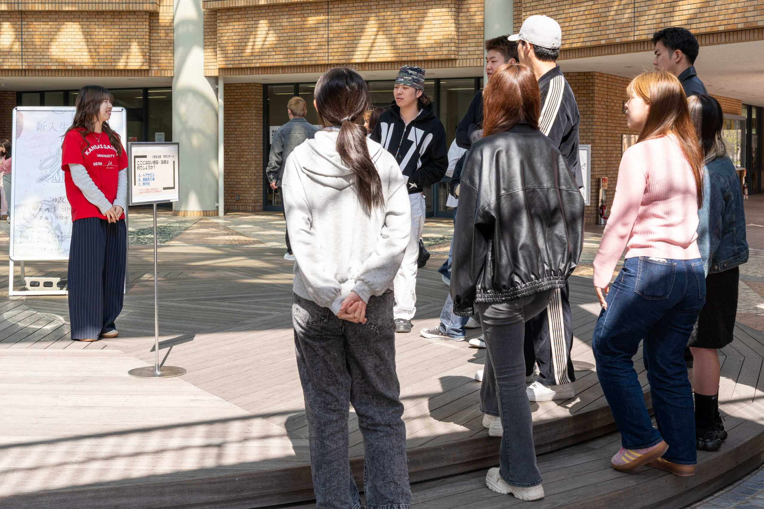 短期大学部「キャンパス交流会」を開催。700人を超える新入生がスタンプラリーなどで交流を深めました