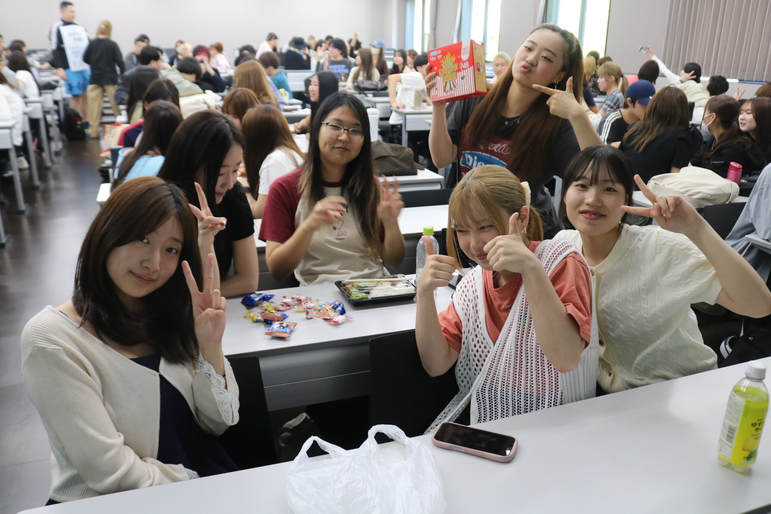 中国語を学ぶ日本人学生と中国人学生・留学生が交流する「日中ランチ交流会」に２日間で250人が参加しました
