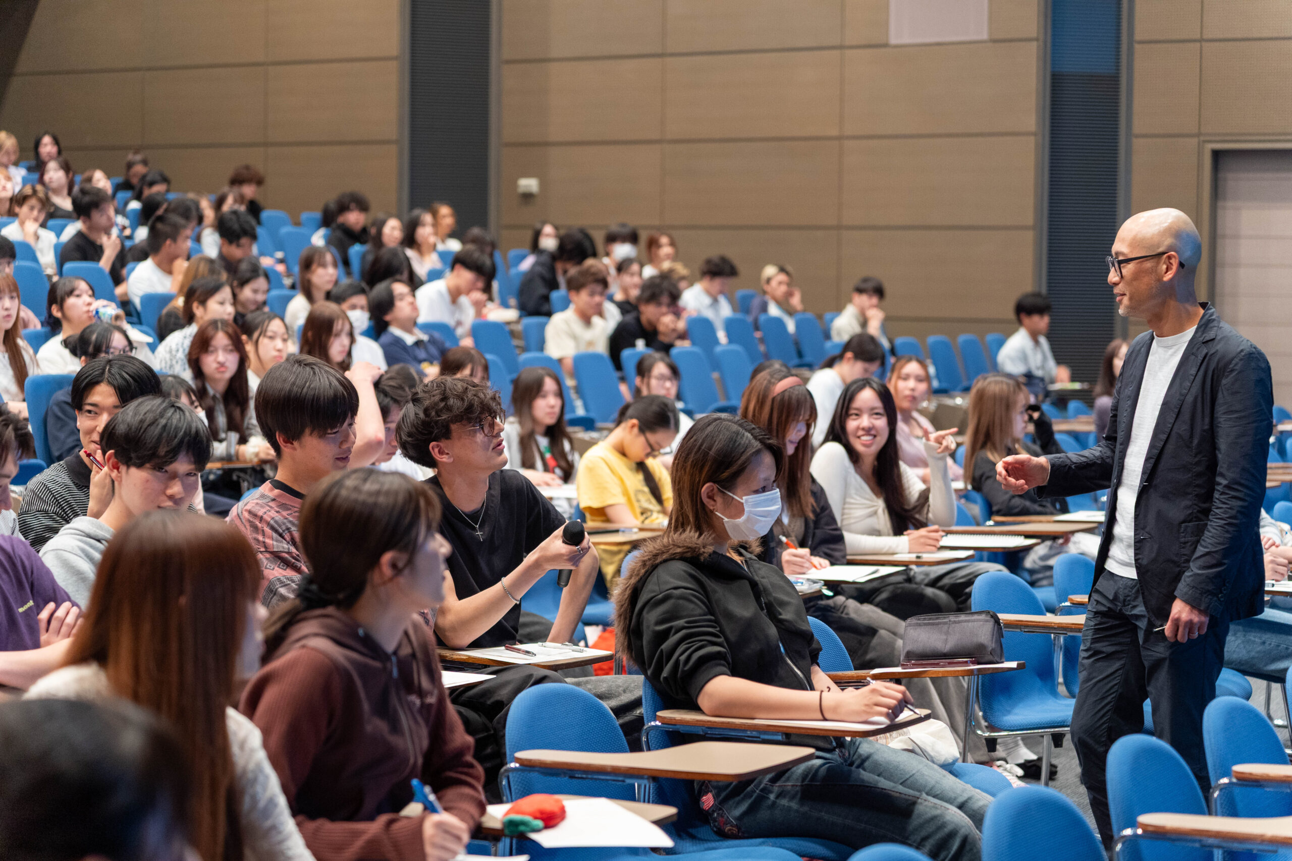 キャリア形成授業で初の「エグゼクティブ講演」を実施。日本マクドナルドCTOから「一歩踏み出す勇気」を学びました