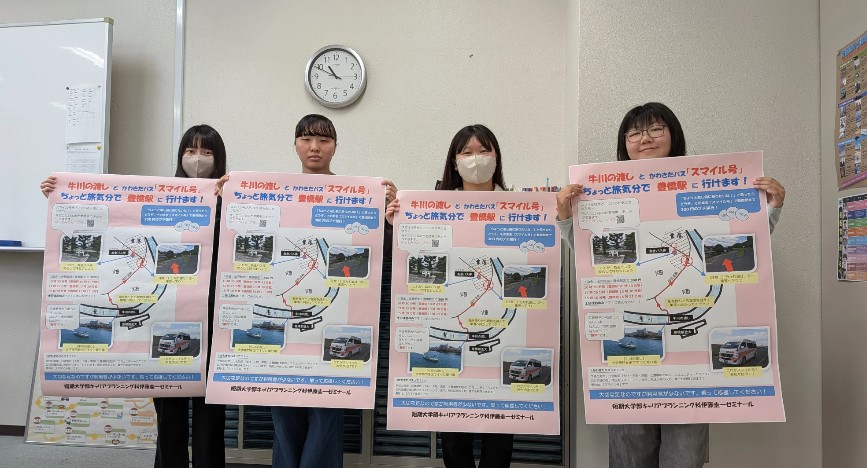 大学沿線を走るコミュニティバス「かわきたバス(スマイル号)」を短大生がPR！