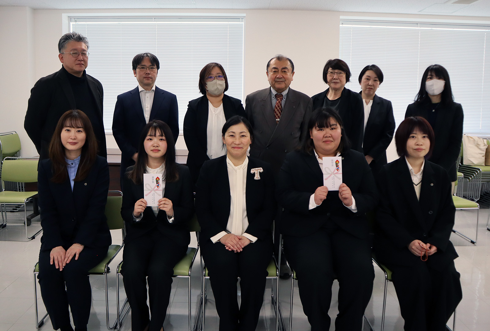 2025年度上級学校進学者に対する報奨金授与を行いました